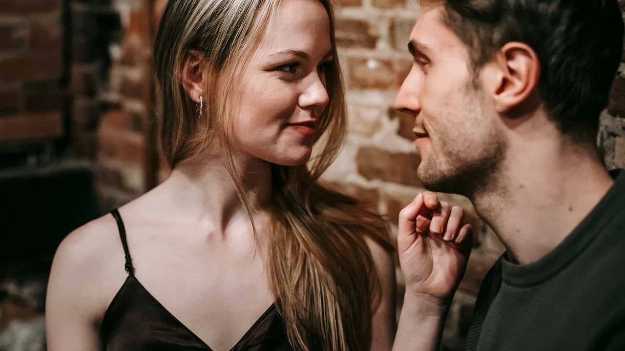 Two adults looking at each other while talking during a cafe date