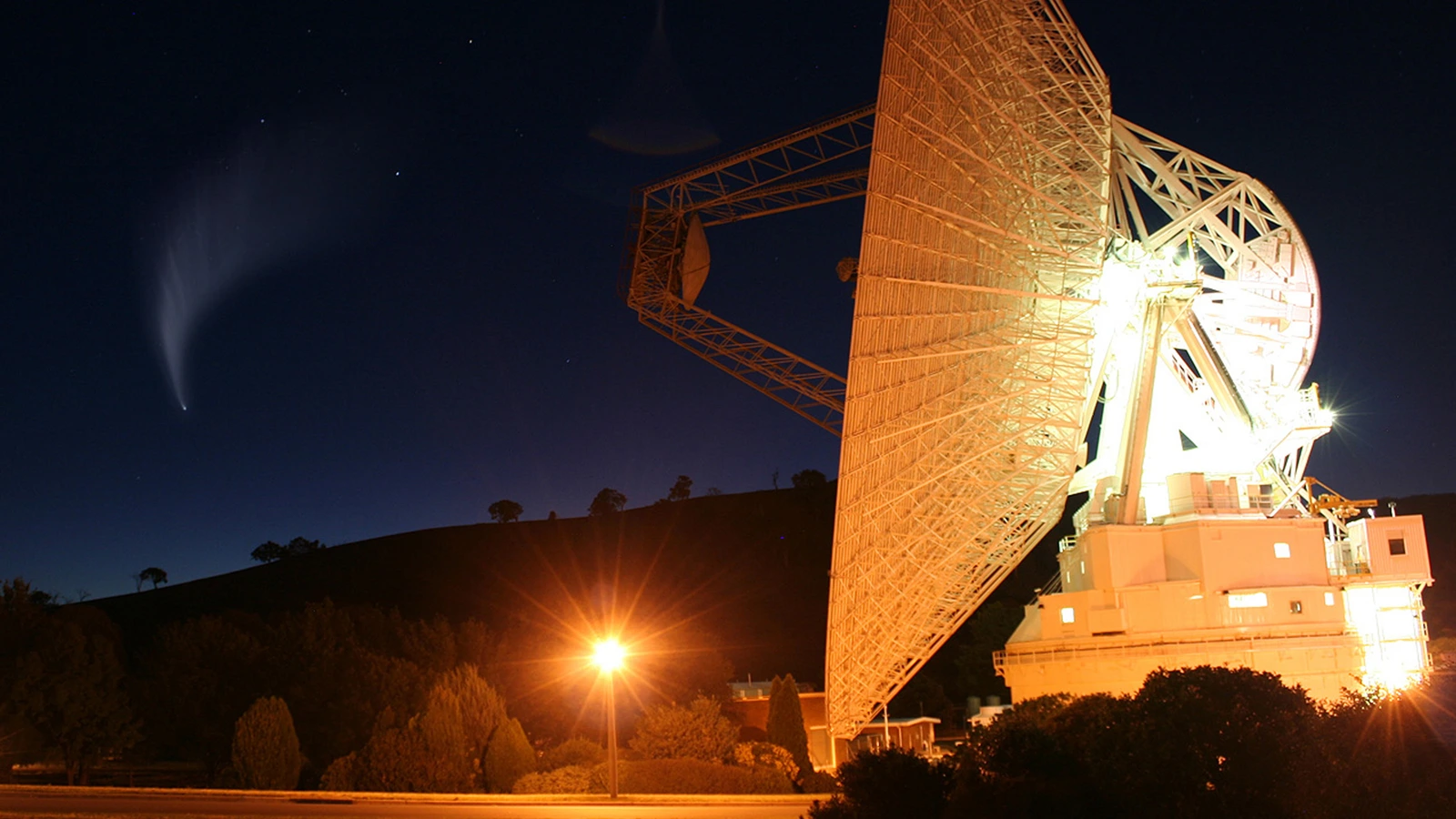 NASA photograph of the 230-foot Canberra Deep Space Communications Complex antenna, contextual Earth-side equipment for a planned Mars relay